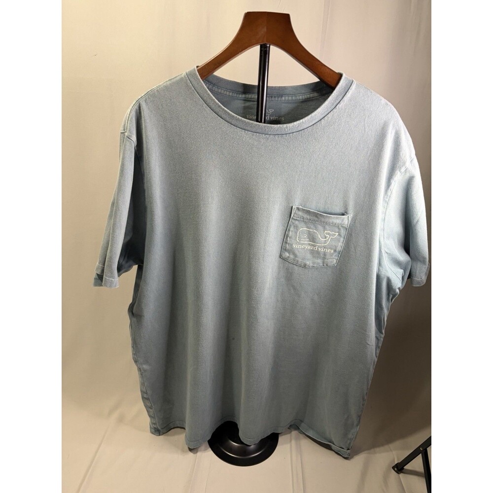 Light Green Vineyard Vines T-shirt with a patterned whale graphic XL